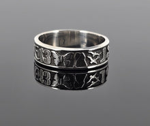 Load image into Gallery viewer, Iconic Albums Ring