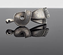 Load image into Gallery viewer, Music-Inspired Scarf Pendant