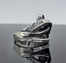 Load image into Gallery viewer, Glow Ring