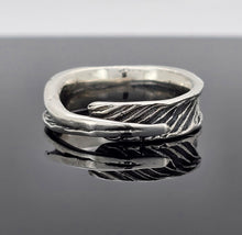 Load image into Gallery viewer, Loop Ring