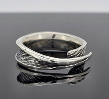 Load image into Gallery viewer, Loop Ring