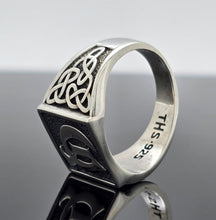 Load image into Gallery viewer, "Q" Old English Alphabet