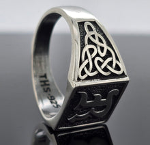 Load image into Gallery viewer, "R" Old English Alphabet