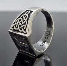 Load image into Gallery viewer, "T" Old English Alphabet