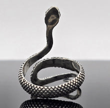 Load image into Gallery viewer, Cobra Snake Ring