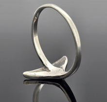 Load image into Gallery viewer, Whale Tail Ring
