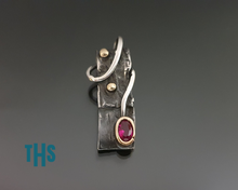 Load image into Gallery viewer, Barnu Pendant