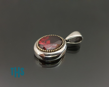 Load image into Gallery viewer, Ovy Pendant