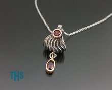 Load image into Gallery viewer, Mumuko Pendant