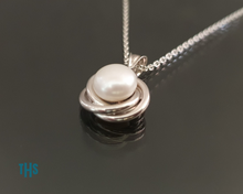 Load image into Gallery viewer, Perlo Pendant