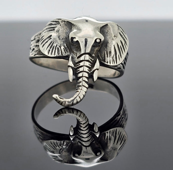 Majestic Elephant Ring