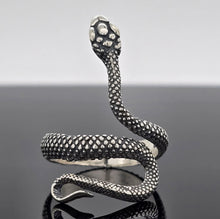 Load image into Gallery viewer, Cobra Snake Ring
