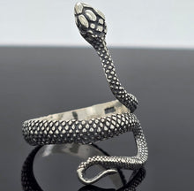 Load image into Gallery viewer, Cobra Snake Ring
