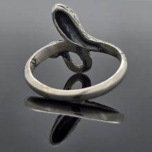 Load image into Gallery viewer, Snake-shaped Ring
