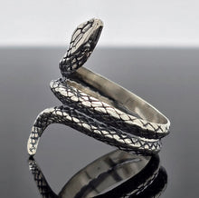 Load image into Gallery viewer, Snake Ring
