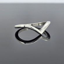 Load image into Gallery viewer, Wishbone Ring
