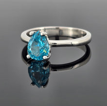 Load image into Gallery viewer, Teardrop Solitaire Ring
