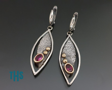 Load image into Gallery viewer, Papay Earrings
